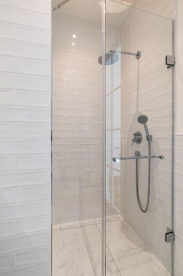 Luxury Apartment In The Centre Прага Экстерьер фото